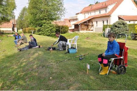 Tradiční rybářské závody dětí v lovu ryb na udici