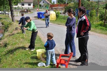 Tradiční rybářské závody dětí v lovu ryb na udici